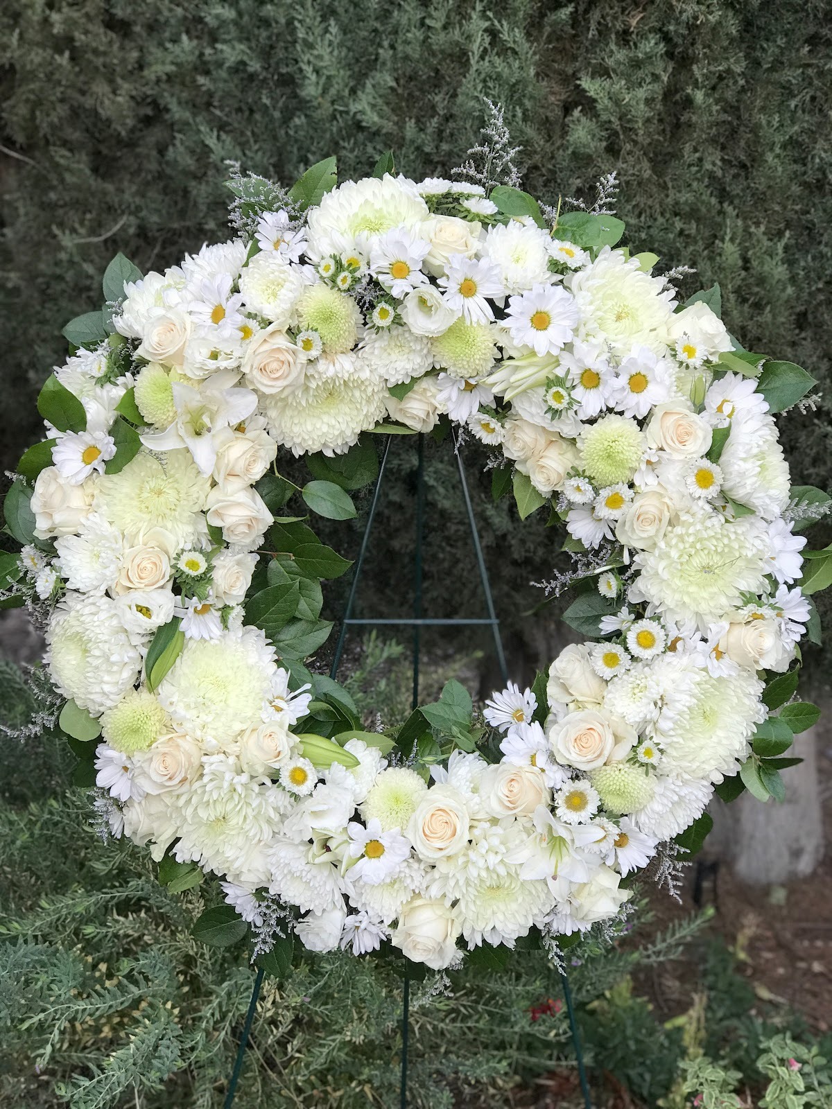 https://www.liasflowers.com/cdn/shop/files/spray_writh_standard.jpg?v=1745341419&utm_source=chatgpt.com