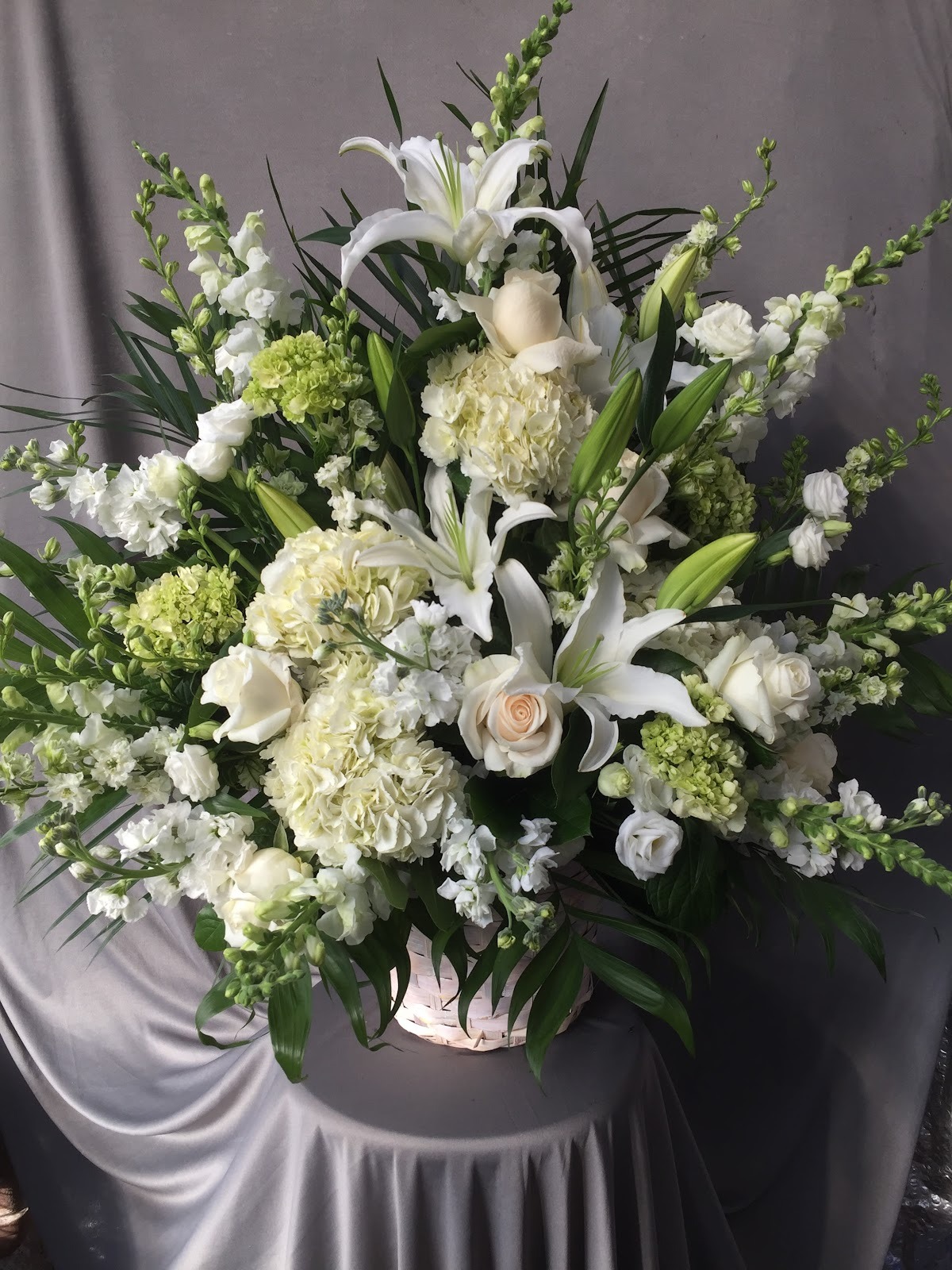 https://asset.bloomnation.com/c_pad%2Cd_vendor%3Aglobal%3Acatalog%3Aproduct%3Aimage.png%2Cf_auto%2Cfl_preserve_transparency%2Cq_auto/v1605614187/vendor/6207/catalog/product/2/0/20190125062350_file_5c4b543644e23.jpg?utm_source=chatgpt.com