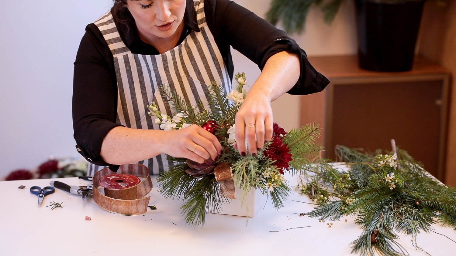 https://images.squarespace-cdn.com/content/v1/5fc41901b8467722f1e84df0/1607890996246-7DZYWIN0S5YU2T8IQXH4/Holiday%2BArrangement-8.jpg?utm_source=chatgpt.com